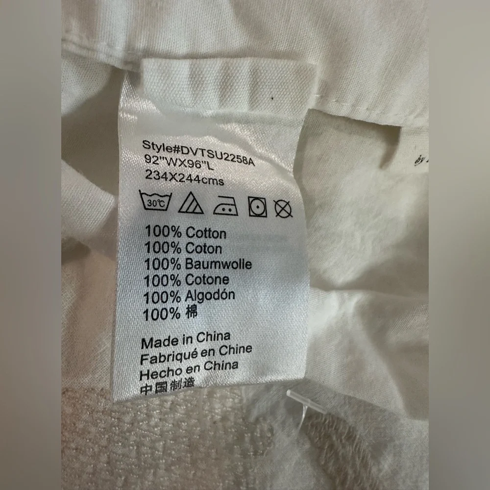 Anthropologie Embroidered Floral Cream Duvet Buttons DVTSU2258A Queen 1